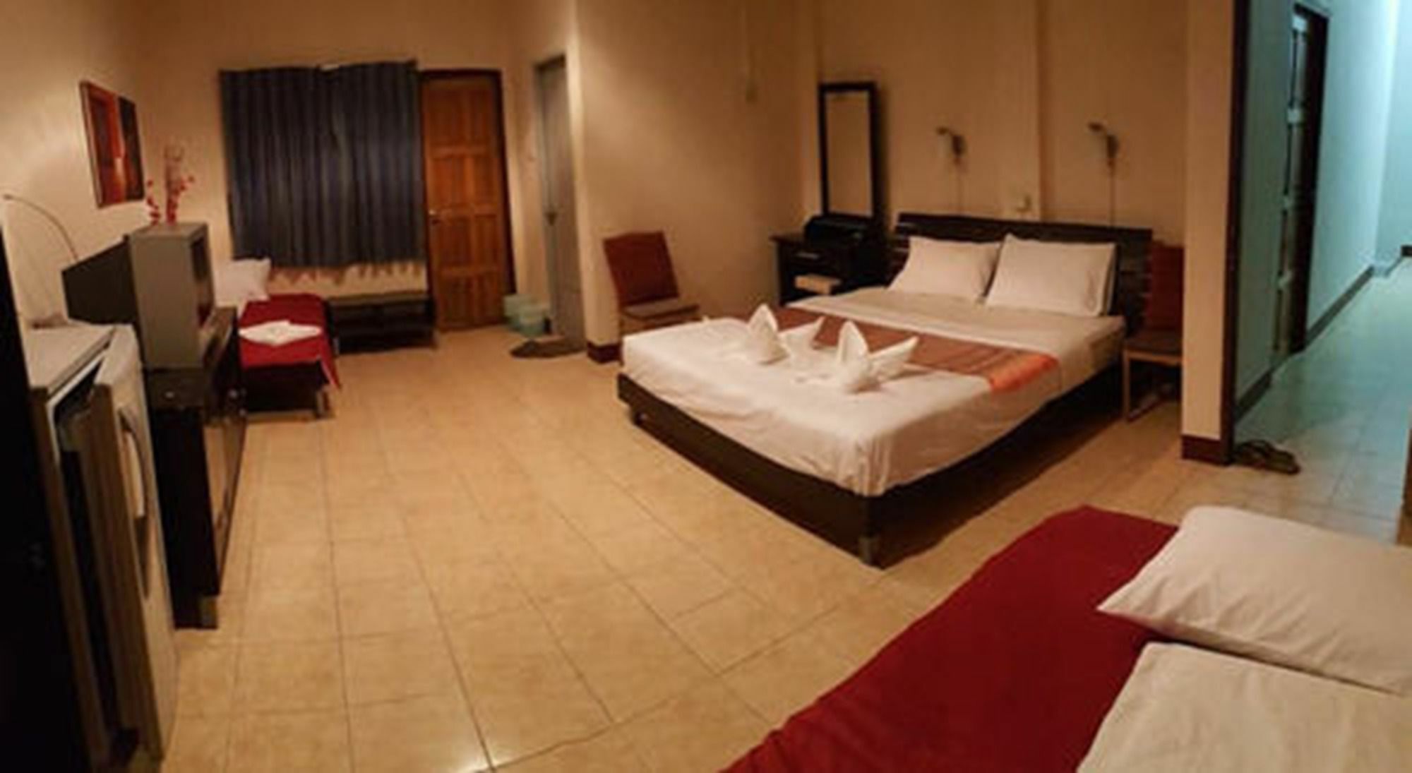 Ferb Guest House Patong Bagian luar foto