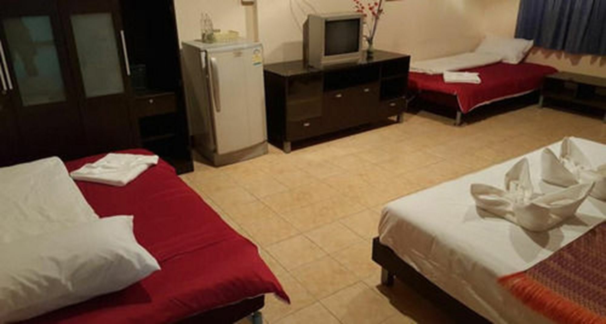 Ferb Guest House Patong Bagian luar foto