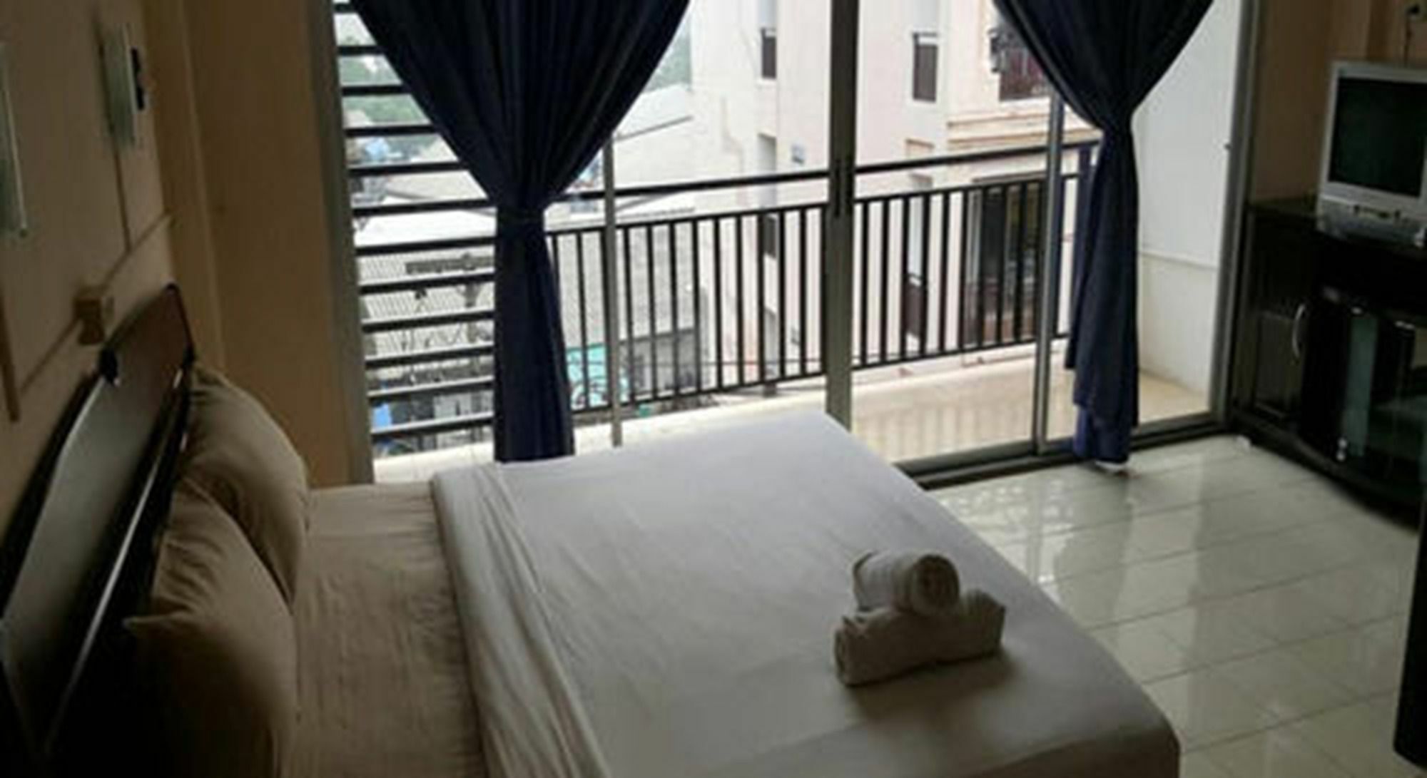 Ferb Guest House Patong Bagian luar foto