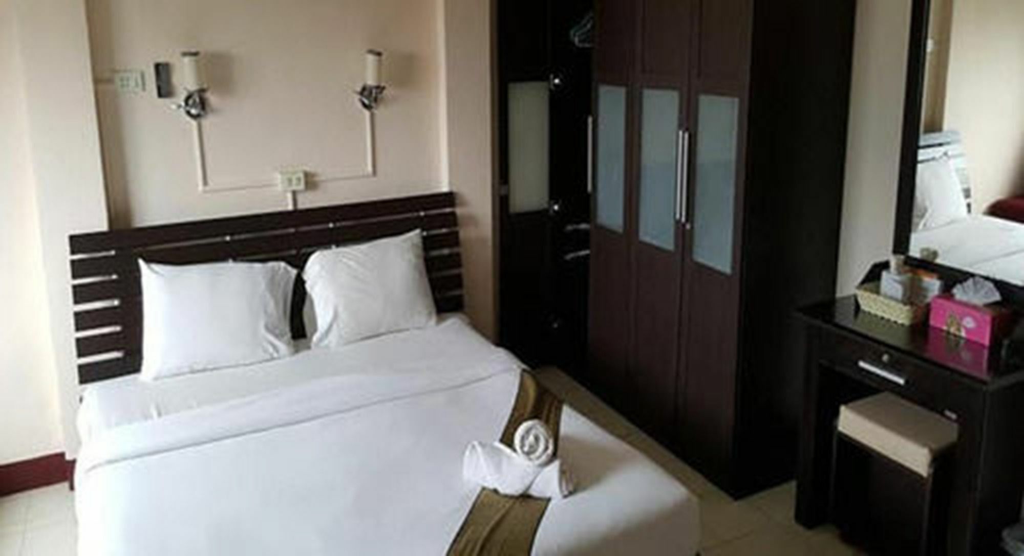 Ferb Guest House Patong Bagian luar foto