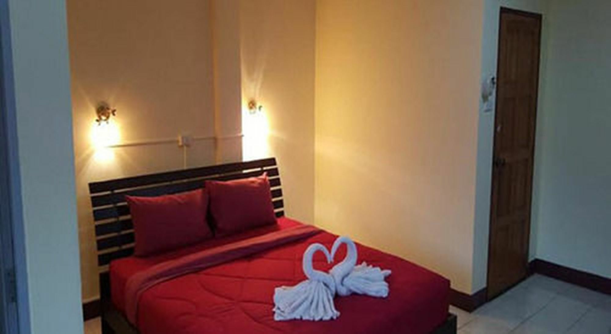 Ferb Guest House Patong Bagian luar foto